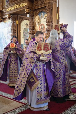 Митрополит Игнатий совершил Божественную литургию в храме Новомучеников и исповедников Саратовских г. Саратова