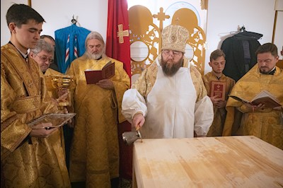 Митрополит Игнатий совершил Великое освящение храма святителя и Чудотворца Николая села Долгий Буерак Гагаринского района г. Саратова и Божественную литургию в новоосвященном храме