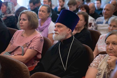 Митрополит Игнатий вручил дипломы выпускникам СПДС