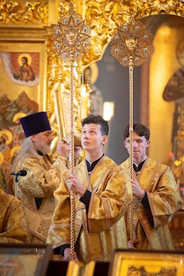 Митрополит Игнатий совершил Божественную литургию в Свято-Троицком кафедральном соборе Саратова
