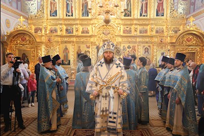 Митрополит Игнатий совершил Великую вечерню в соединении с Литургией святителя Иоанна Златоуста в Свято-Троицком кафедральном соборе г. Саратова