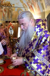 Крещальная литургия в Свято-Троицком соборе Саратова