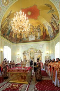 Божественная литургия в храме в честь Покрова Пресвятой Богородицы
