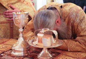 Божественная литургия в Спасо-Преображенском мужском монастыре Саратова