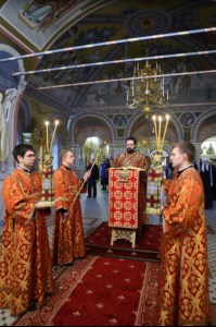 Божественная литургия в Свято-Троицком кафедральном соборе г. Саратова