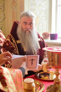 Божественная литургия в храме в честь Покрова Пресвятой Богородицы города Саратова