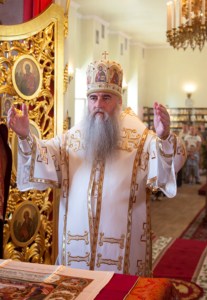 Божественная литургия на Архиерейском подворье — храме во имя преподобного Серафима Саровского города Саратова