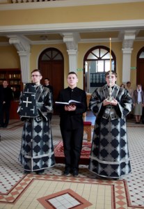 Литургия Преждеосвященных Даров на Архиерейском подворье — храме во имя святого апостола и евангелиста Иоанна Богослова при Саратовской православной духовной семинарии