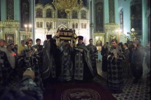 Митрополит Лонгин совершил утреню с Чином погребения