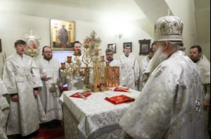 Божественная литургия и панихида в храме во имя святителя и чудотворца Николая на Елшанском кладбище г. Саратова