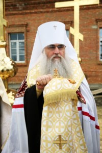 Митрополит Лонгин совершил чин освящения крестов и куполов строящегося храма во имя новомучеников и исповедников Саратовских г. Саратова