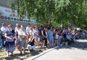 Священник благословил новобранцев перед отправкой на воинскую службу