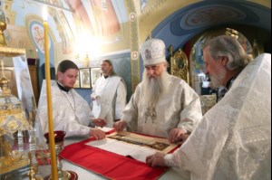 Крещальная литургия в Свято-Троицком соборе Саратова