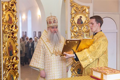 Божественная литургия в храме святых Царственных страстотерпцев п. Дубки Саратовского района