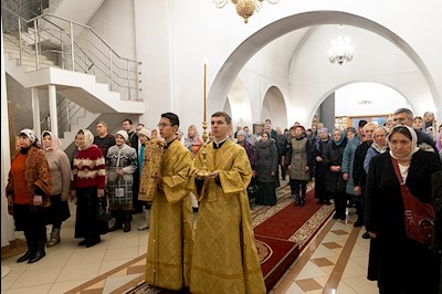 Божественная литургия в храме во имя первоверховных апостолов Петра и Павла г. Саратова