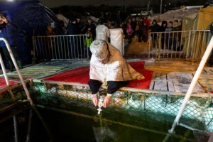 Клирики Саратовской епархии совершили освящение воды в открытых водоемах