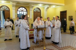 Царские часы и Изобразительны на Архиерейском подворье — в храме во имя святого апостола и евангелиста Иоанна Богослова при Саратовской православной духовной семинарии г. Саратова
