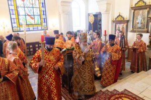 Всенощное бдение на Архиерейском подворье — храме в честь иконы Божией Матери «Утоли моя печали» г. Саратова