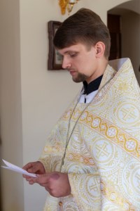 Божественная литургия на Архиерейском подворье — в храме в честь иконы Божией Матери «Утоли моя печали» г. Саратова
