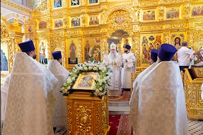 Божественная литургия в Свято-Троицком кафедральном соборе г. Саратова