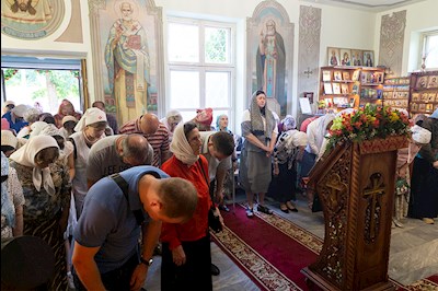 Божественная литургия в храме во имя великомученика и целителя Пантелеимона г. Саратова