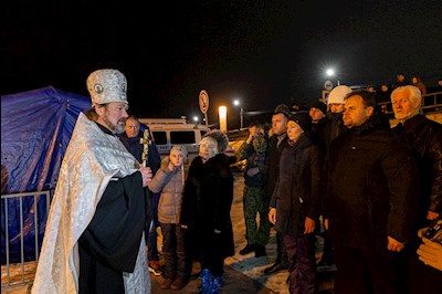 В поселке Затон прошли крещенские купания