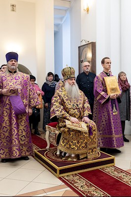 Божественная литургия в храме в честь святого равноапостольного великого князя Владимира г. Саратова