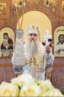 Божественная литургия в храме во имя святого праведного Лазаря Четверодневного на Новоелшанском кладбище г. Саратова