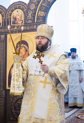 Митрополит Игнатий совершил Божественную литургию в Петропавловском храме г. Саратова