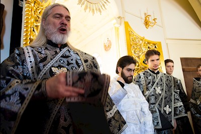 Митрополит Игнатий совершил Литургию Преждеосвященных Даров в храме святого апостола и евангелиста Иоанна Богослова при СПДС