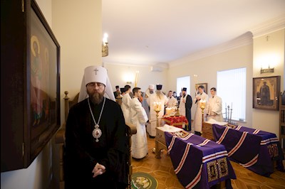 Совершена панихида по саратовским святителям