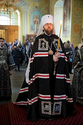 Митрополит Игнатий совершил великое повечерие с чтением Великого покаянного канона преподобного Андрея Критского в Покровском соборе г. Саратова