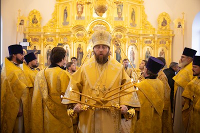 Митрополит Игнатий совершил Божественную литургию в Свято-Никольском храме с. Октябрьский Городок
