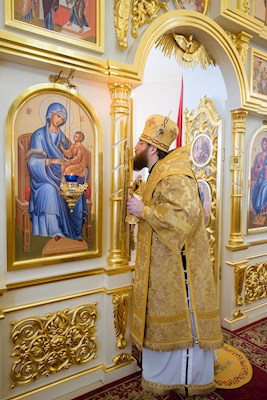 Митрополит Игнатий совершил Божественную литургию в Трехсвятительском храме г. Саратова