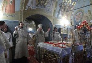 Крещальная литургия в Свято-Троицком соборе Саратова