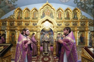 Крещальная литургия в Свято-Троицком соборе Саратова