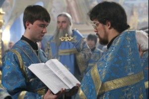 Вечернее богослужение с чтением акафиста Пресвятой Богородице в Свято-Троицком соборе Саратова