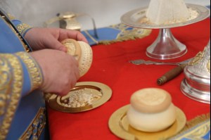 Божественная литургия в храме в честь Покрова Пресвятой Богородицы р.п. Новые Бурасы
