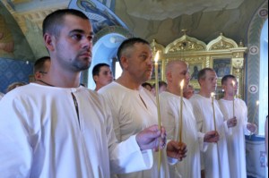 Крещальная литургия в Свято-Троицком соборе Саратова
