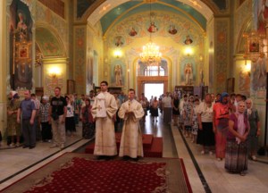 Всенощное бдение в храме в честь Покрова Пресвятой Богородицы города Саратова