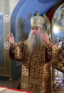 Божественная литургия в Свято-Троицком соборе Саратова