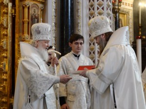 Митрополит Лонгин принял участие в Патриаршем богослужении в Храме Христа Спасителя в день открытия Рождественских чтений