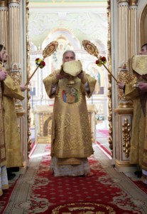 Божественная литургия в храме в честь Покрова Пресвятой Богородицы города Саратова