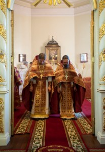 Божественная литургия на Архиерейском подворье — храме во имя преподобного Серафима Саровского города Саратова