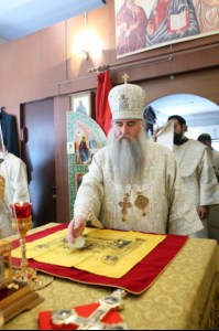 Божественная литургия в храме во имя святителя Тихона, епископа Воронежского, Задонского чудотворца г.Саратова
