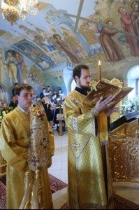 Епископ Пахомий совершил Божественную литургию в Свято-Троицком кафедральном соборе Саратова