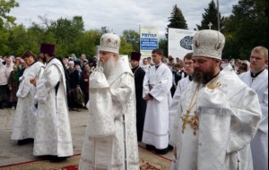 В канун празднования Собора Саратовских святых совершена панихида по убиенным в годы гонений на Воскресенском кладбище Саратова