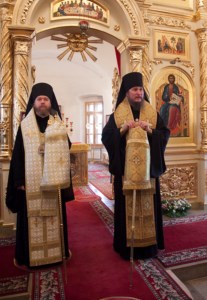 Сретенский монастырь г. Москвы передал Свято-Никольской обители Саратовской митрополии частицу мощей святителя Николая Чудотворца