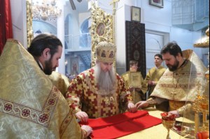 Божественная литургия в храме во имя Всех Святых, в земле Российской просиявших г. Саратова