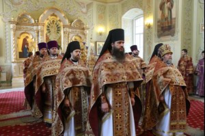 Вечерня в соединении с Литургией Василия Великого и Чин умовения ног в храме в честь Покрова Пресвятой Богородицы г.Саратова